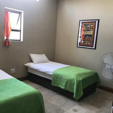 Aramesh Guesthouse And B&B Midrand Ngoại thất bức ảnh